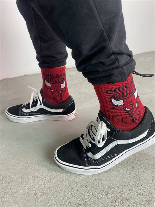 Kırmızı Boğa Desenli Çorap